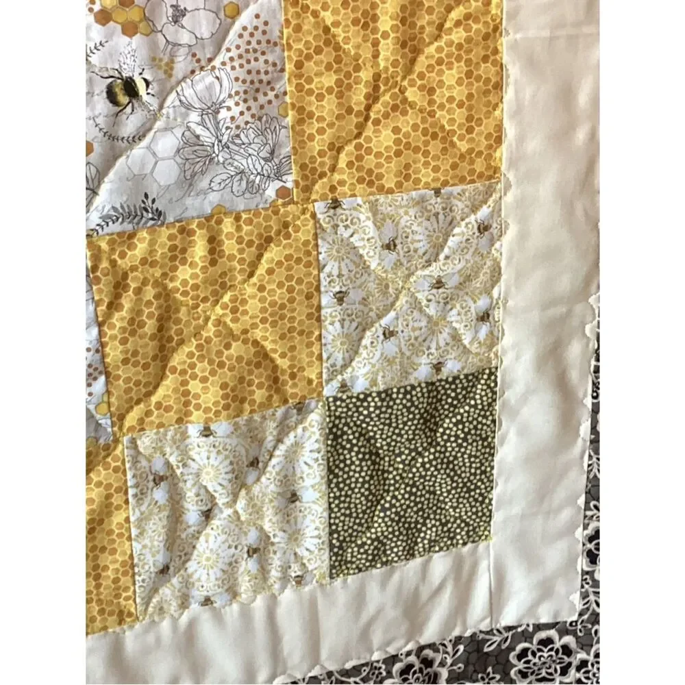 NWT. Hand Crafted Honey Bees Quilt